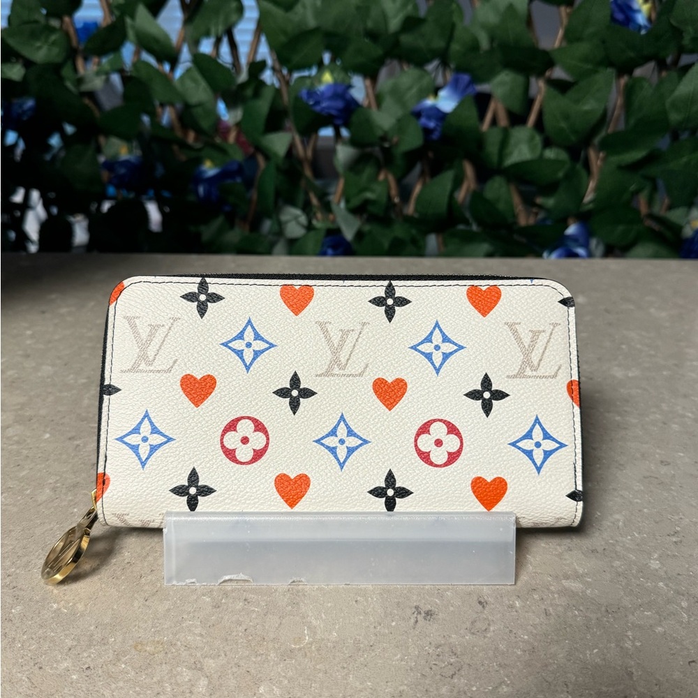 GAME-ON!!! Louis Vuitton White Wallet